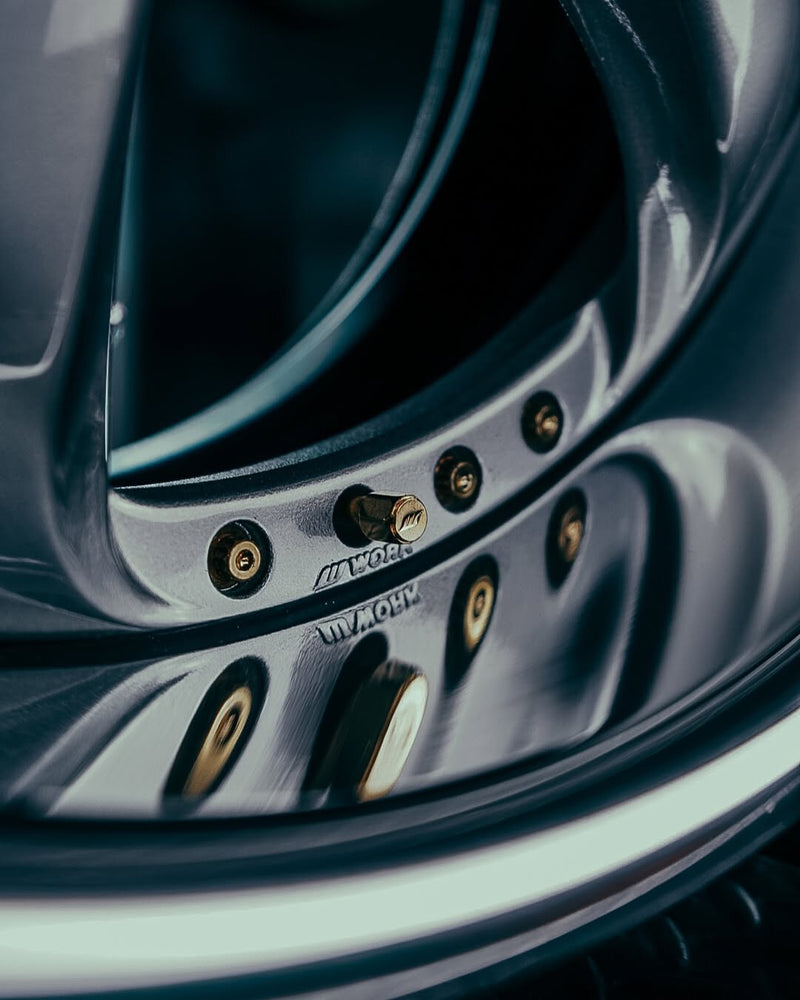 split wheel polishing detail showing inner barrel and hardware