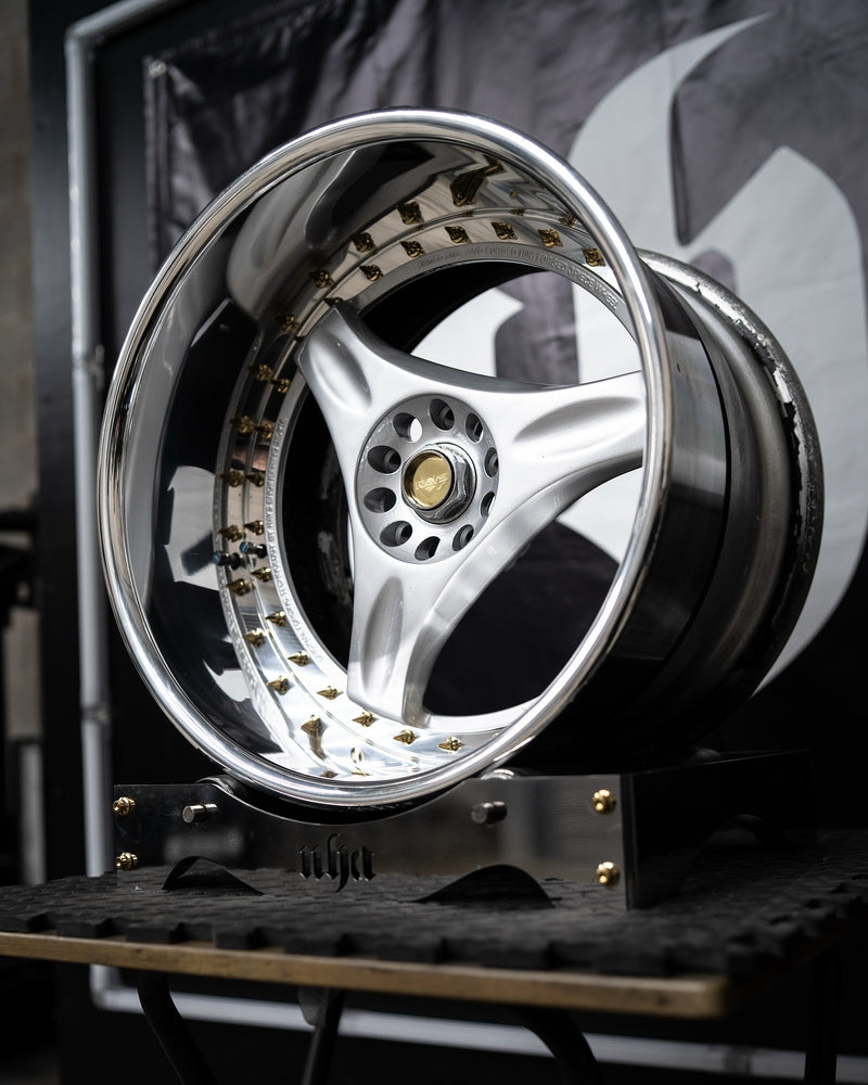polished split wheel showcasing mirror finish alloy lip
