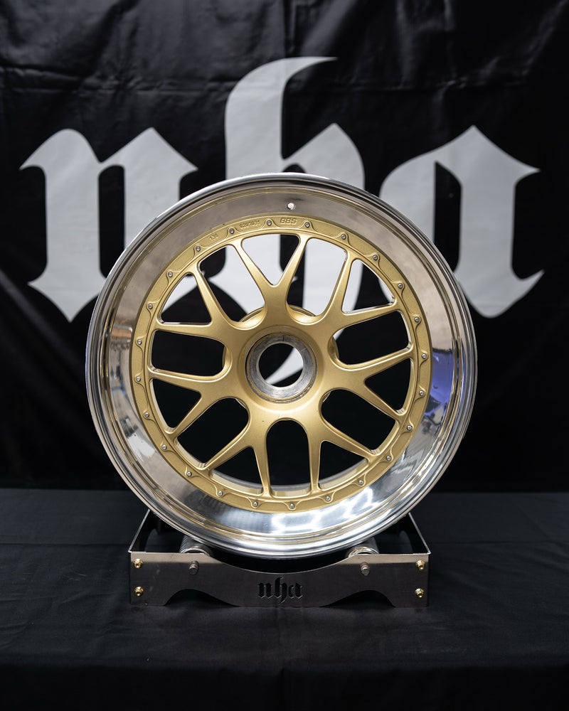 custom split wheel polishing with gold centre and mirror finish lip